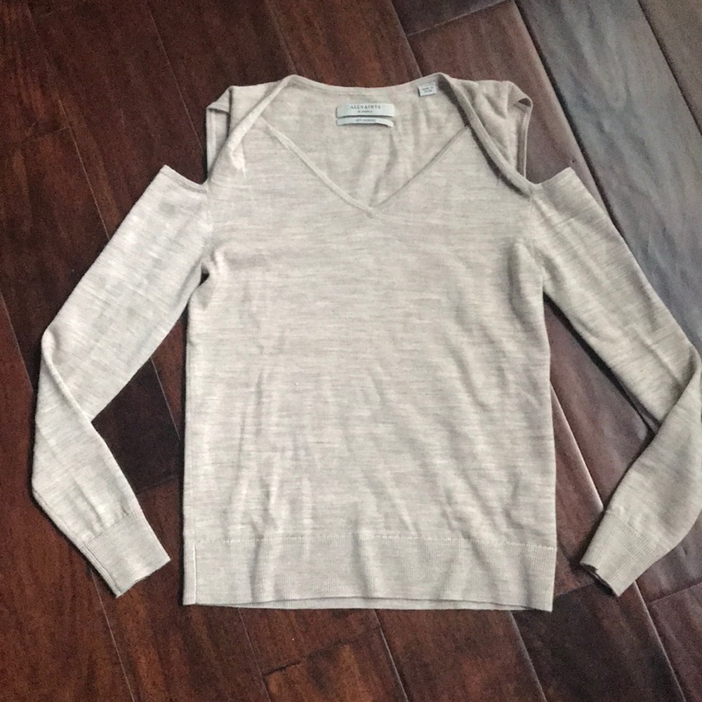 Open shoulders sweater